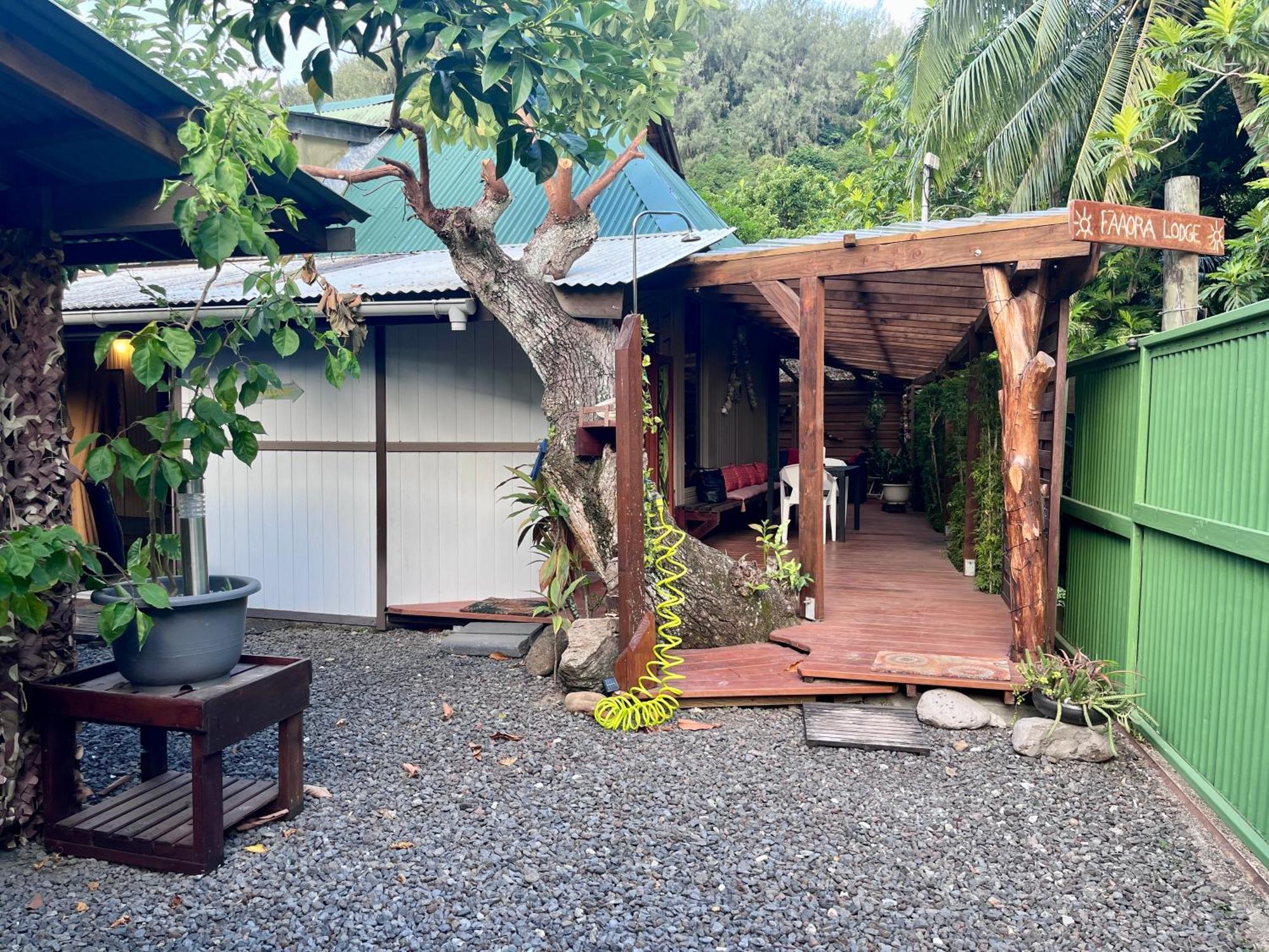 Faaora Lodge, Little Paradise Haapiti Bagian luar foto